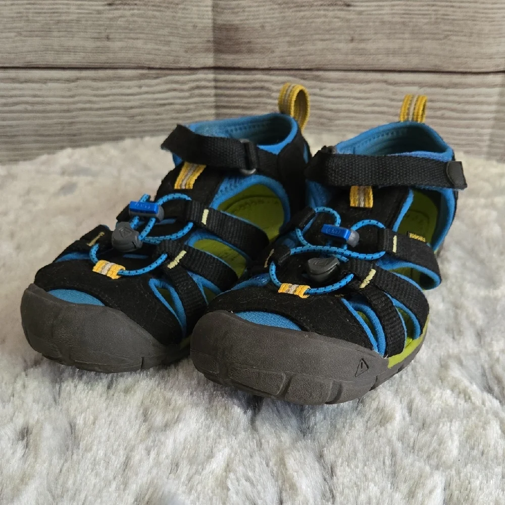 Keen Blue/Black Water Shoes, Kids Size 3, Great Condition
